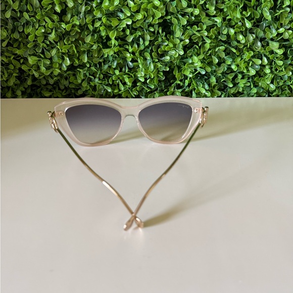 Salvatore Ferragamo Women's Beige Cat Eye Sunglasses - Picture 4 of 7
